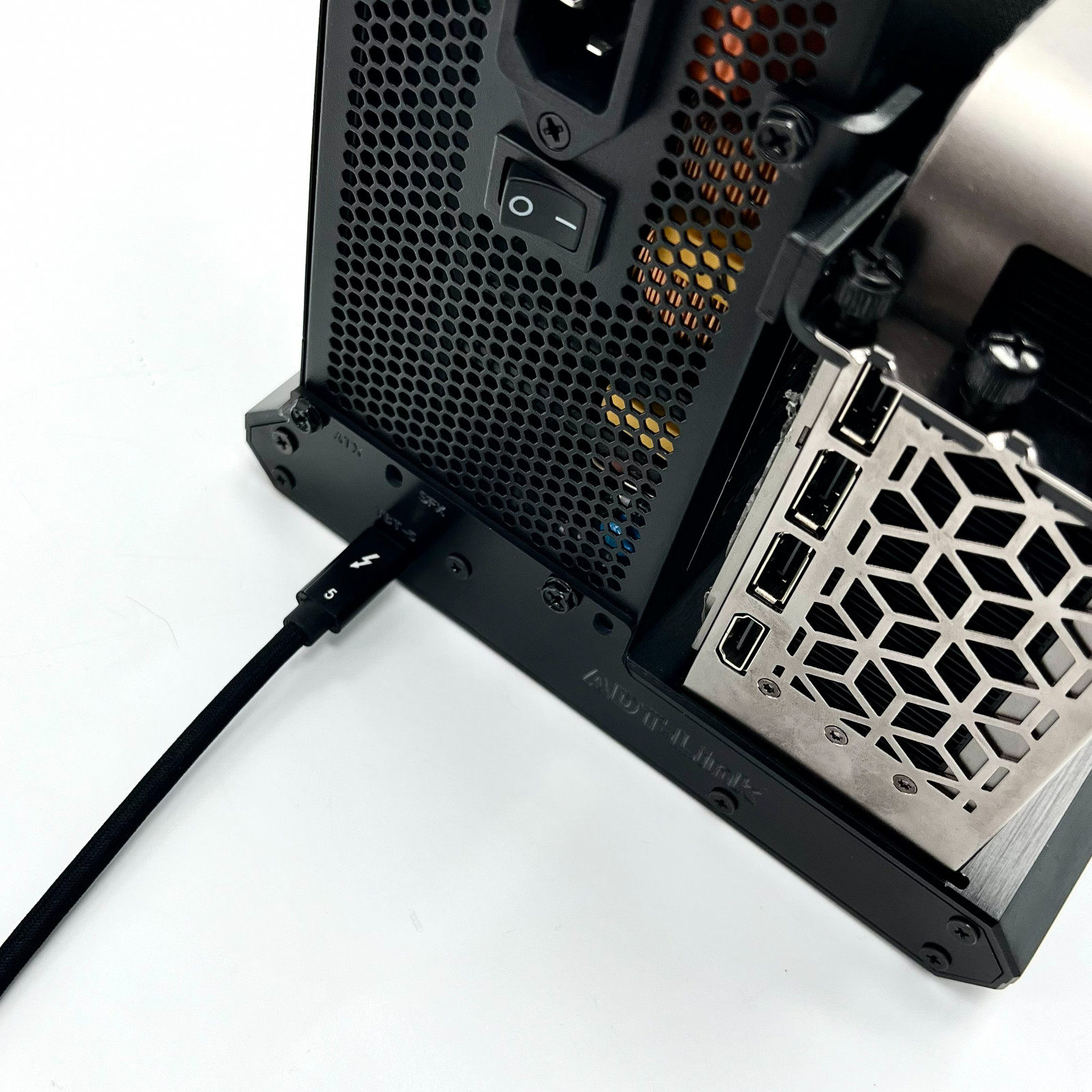 ADT Thunderbolt-5 PCIe 4.0 x4  – Thunderbolt 4 External Gpu Enclosure recenzja i cena